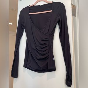 Lululemon long sleeve gathered black top